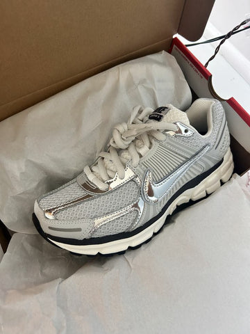 Nike Zoom Vomero 5 Photon Dust / Chrome